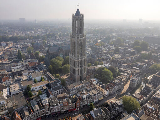 Dronefoto Domtoren weer zonder steigers.