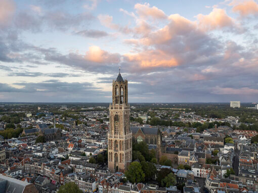 Domtoren en Domkerk met drone, na de restauratie september 2024