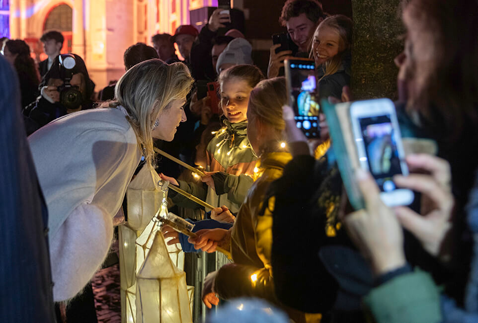 Bezoek koningin Máxima viering einde restauratie Domtoren en Sint Maarten Parade 2024  i.o.v. Sint Maarten Parade / Sharing Arts Society